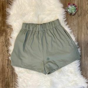 Women’s High Rise Pocketed Shorts in Green